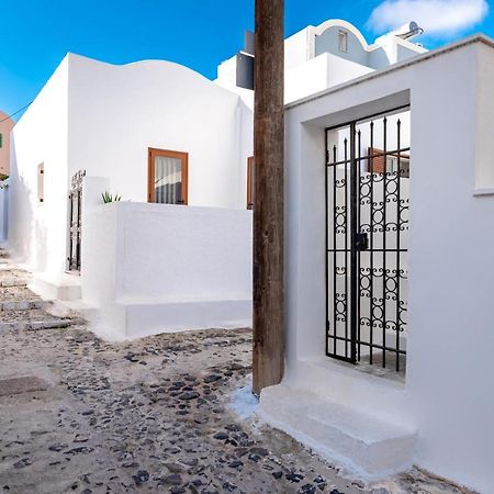 Authentic Santorinian Home Experience Fira  Luaran gambar