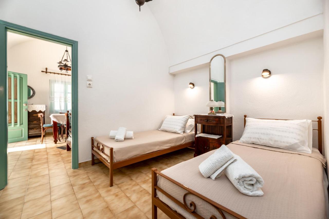 Authentic Santorinian Home Experience Fira  Luaran gambar
