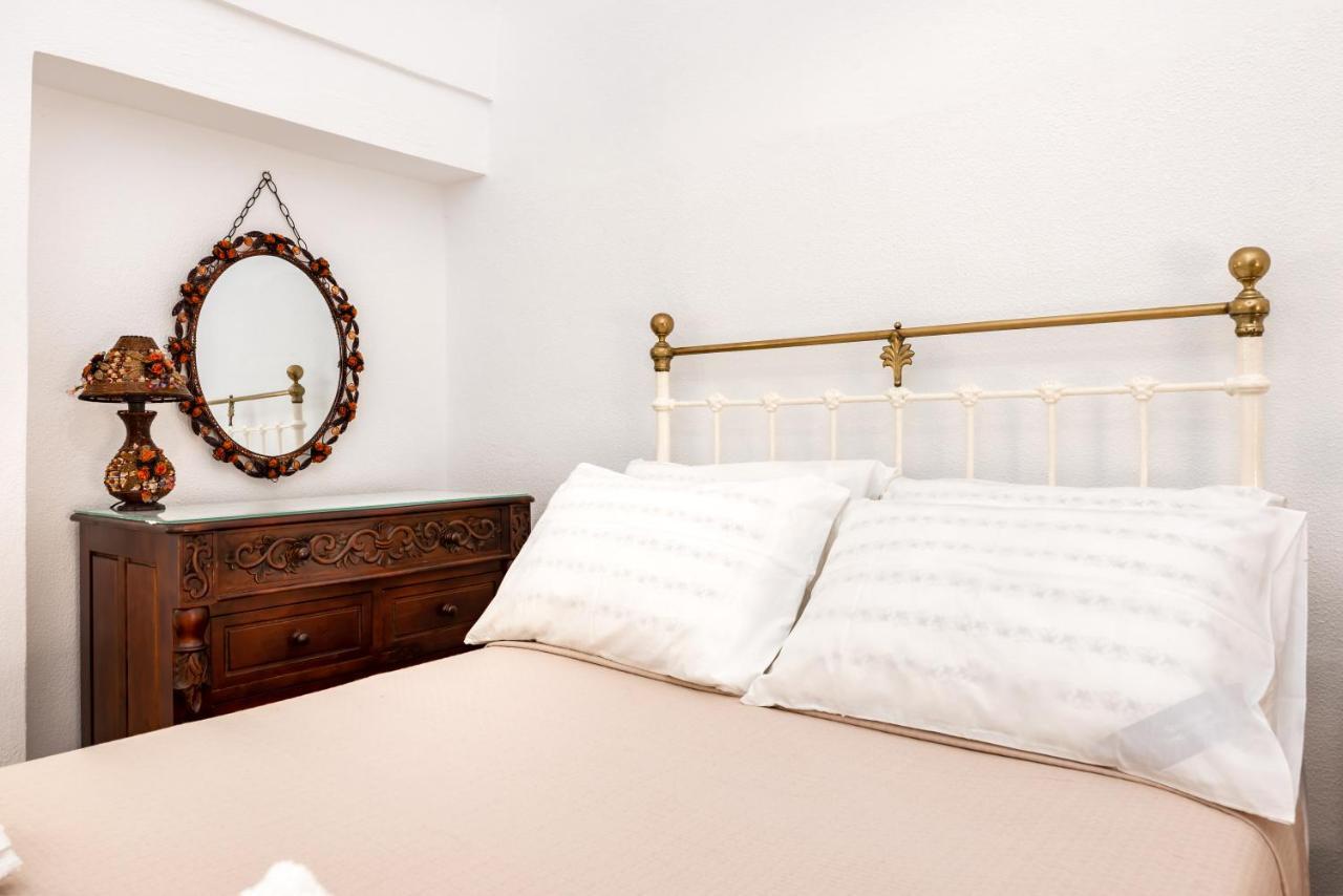 Authentic Santorinian Home Experience Fira  Luaran gambar