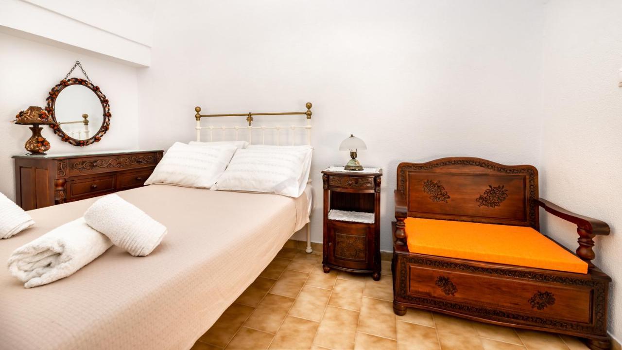 Authentic Santorinian Home Experience Fira  Luaran gambar