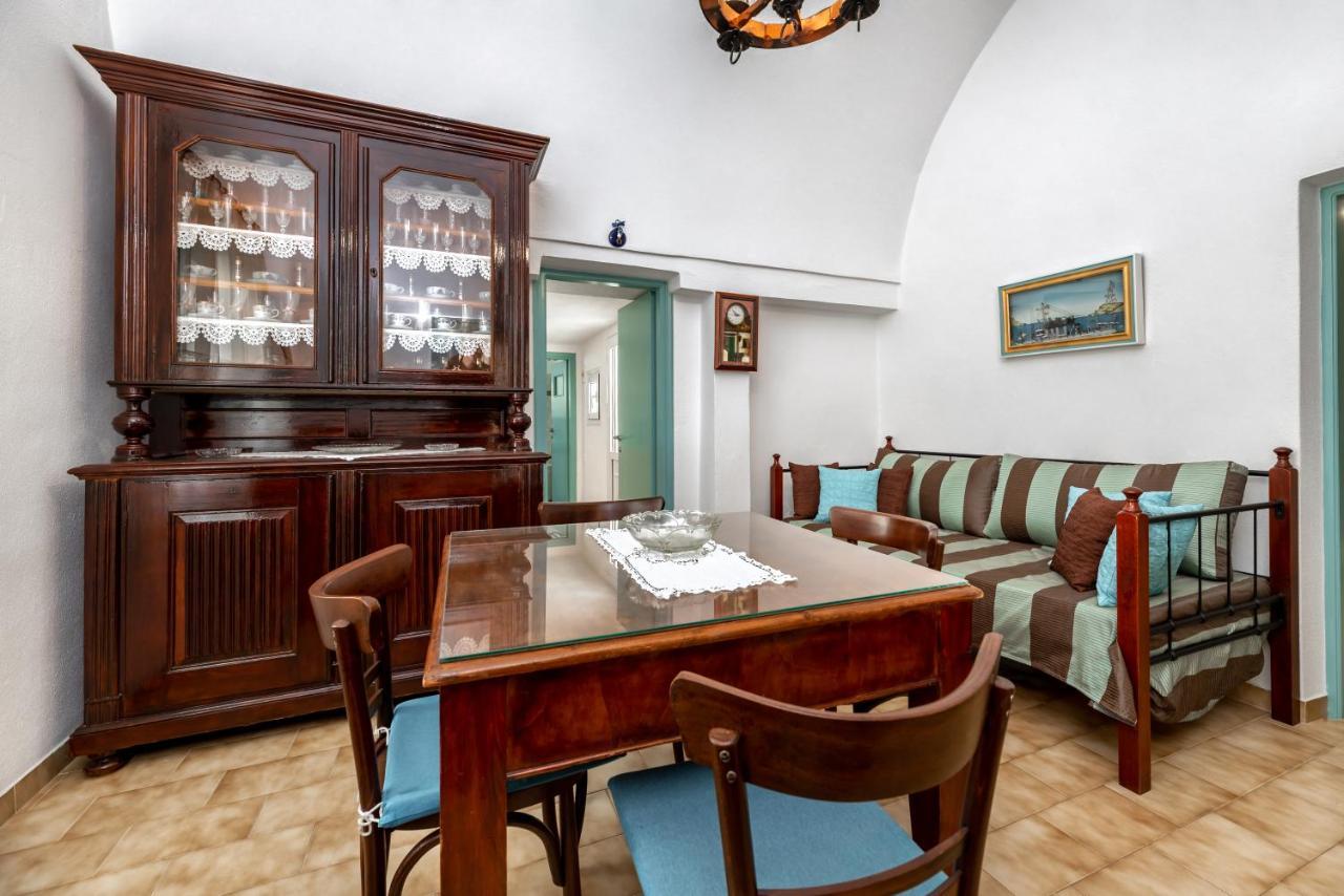 Authentic Santorinian Home Experience Fira  Luaran gambar