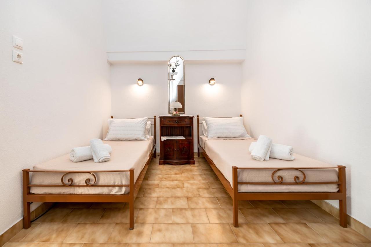 Authentic Santorinian Home Experience Fira  Luaran gambar